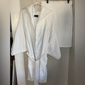 NWOT Gilden Tree White 2 Piece Spa Robe set Unisex One Size